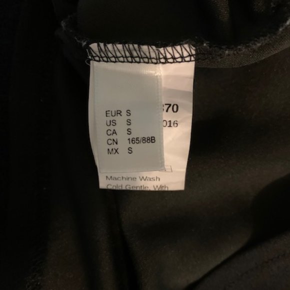 Black Scalloped Crop Top - Picture 3 of 3